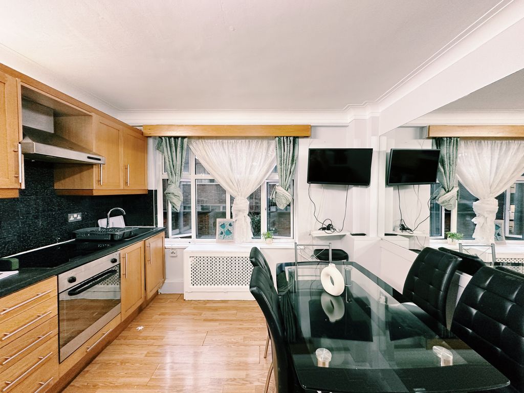 Property photo 2 of 7 Kitchen