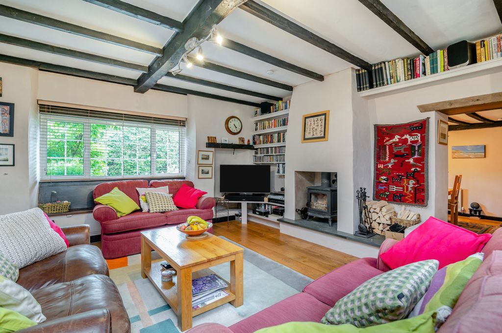 Property photo 2 of 33