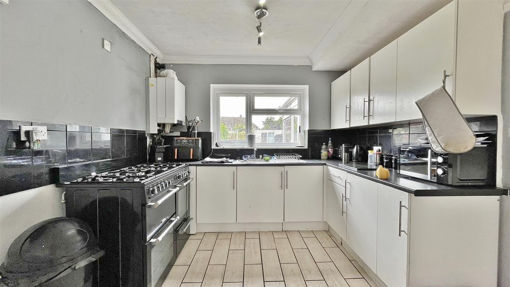 Property photo 2 of 24 Kitchen