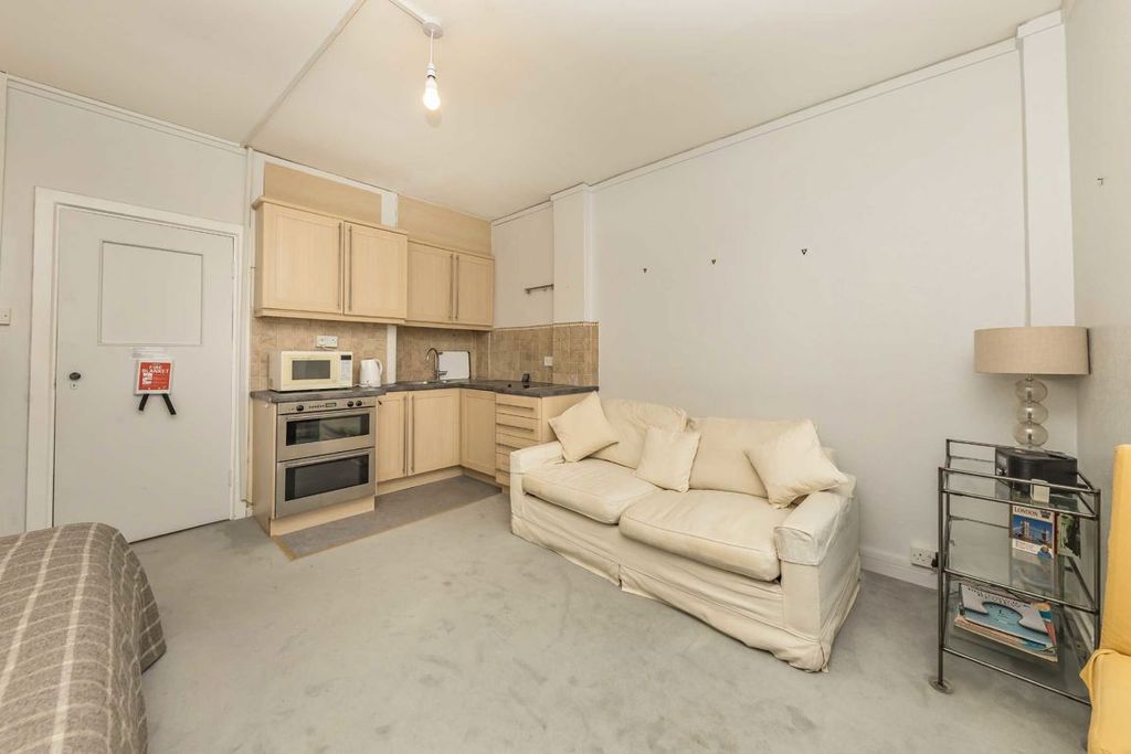 Property photo 3 of 4