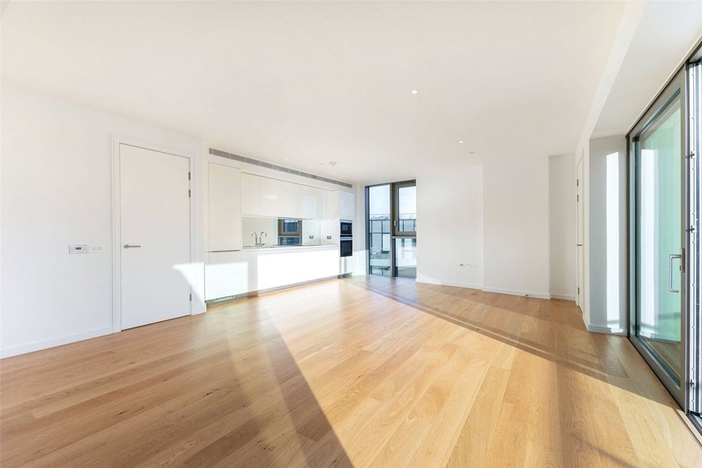 Property photo 2 of 22 Living/Kitchen