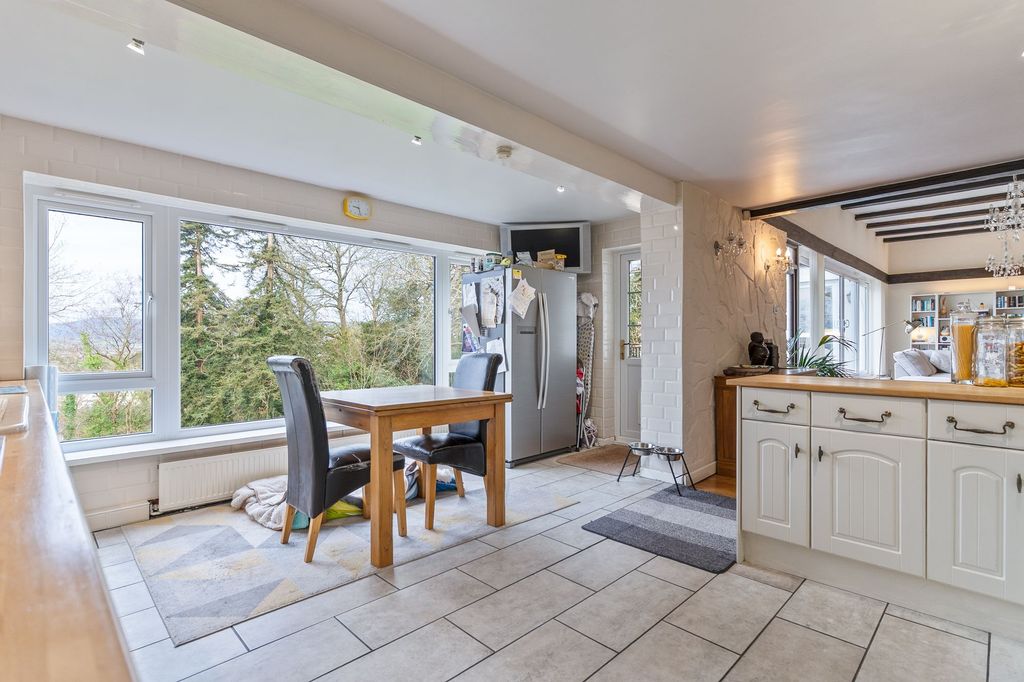 Property photo 3 of 25