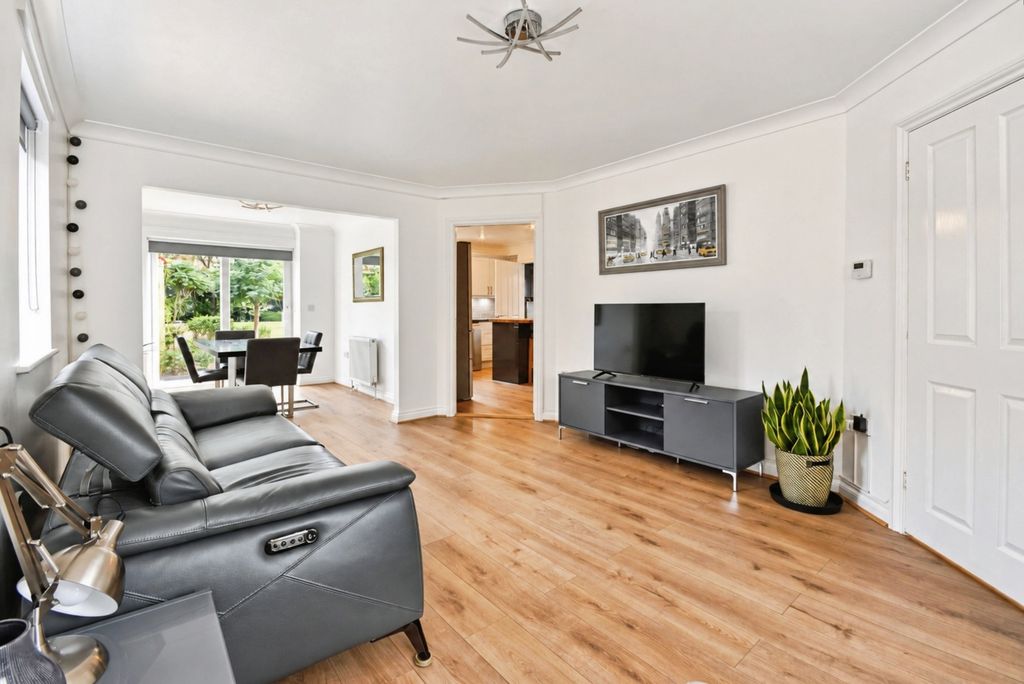 Property photo 2 of 25 Pbox-Img.Jpg