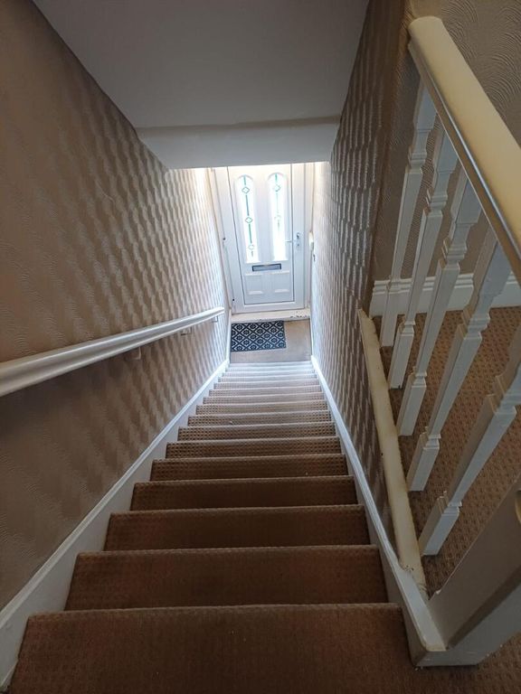 Property photo 3 of 9 Hallway