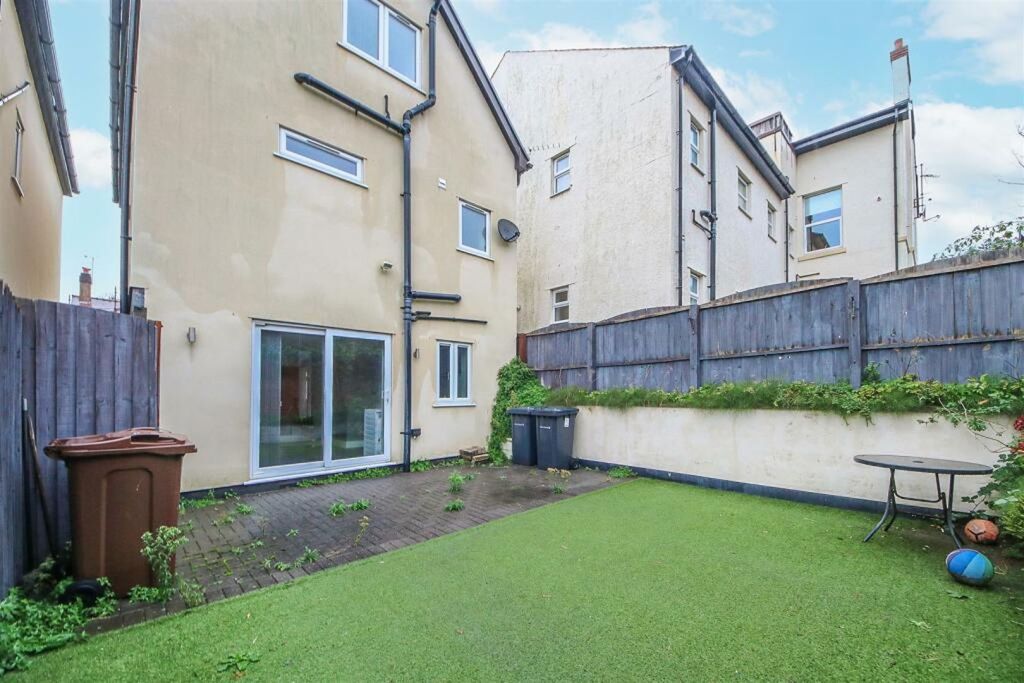 Property photo 2 of 14