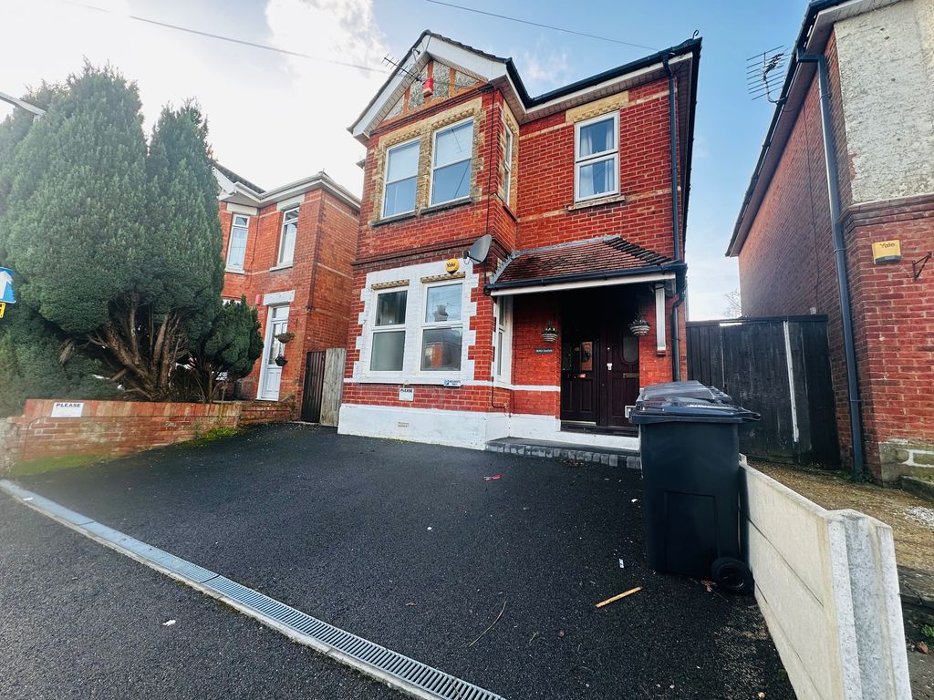 Property photo 2 of 17 Image