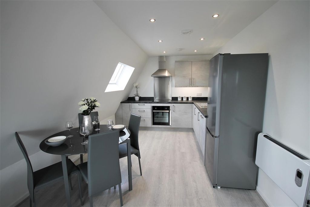 Property photo 2 of 21 Dining Area