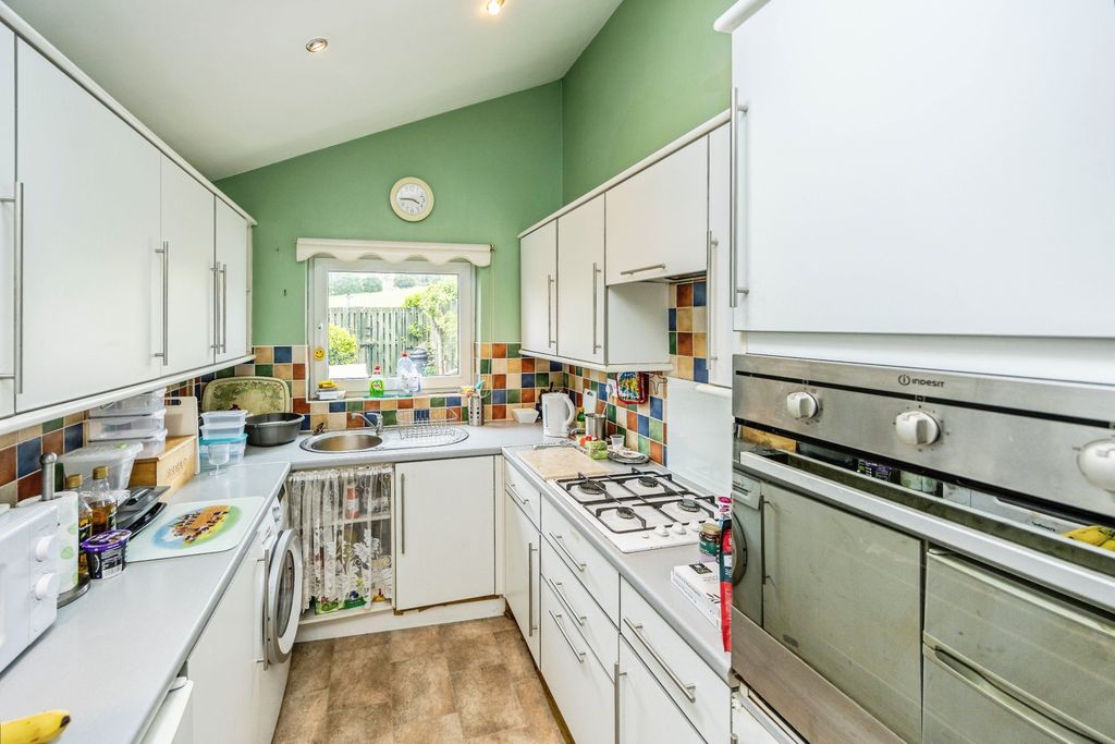 Property photo 2 of 17 Kitchen