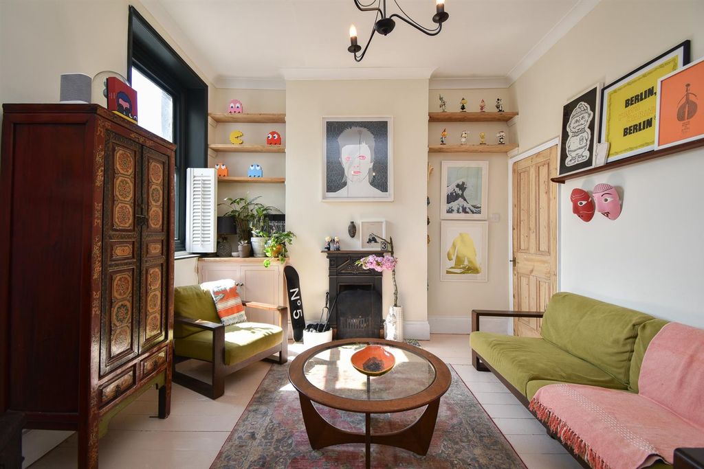 Property photo 1 of 20 Living Space