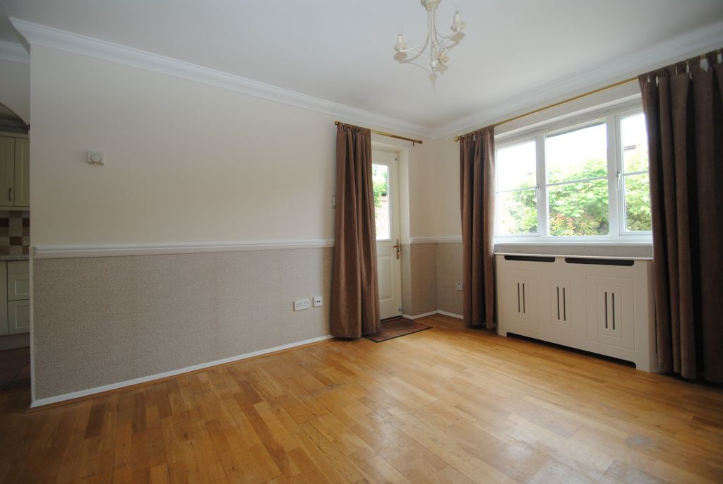 Property photo 3 of 12