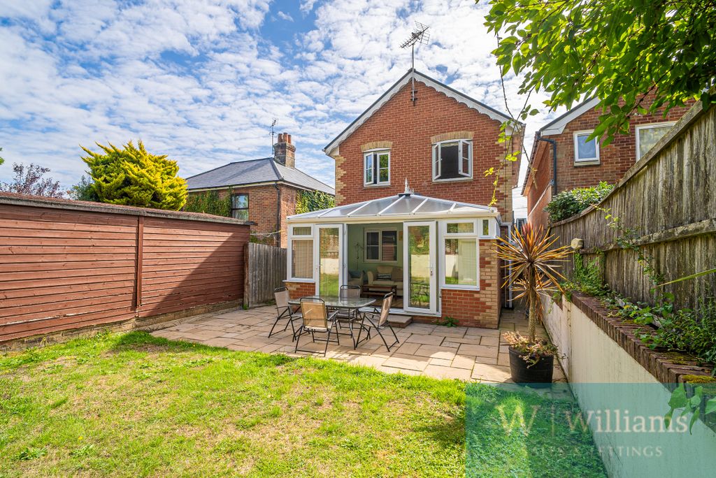 Property photo 2 of 23 Garden