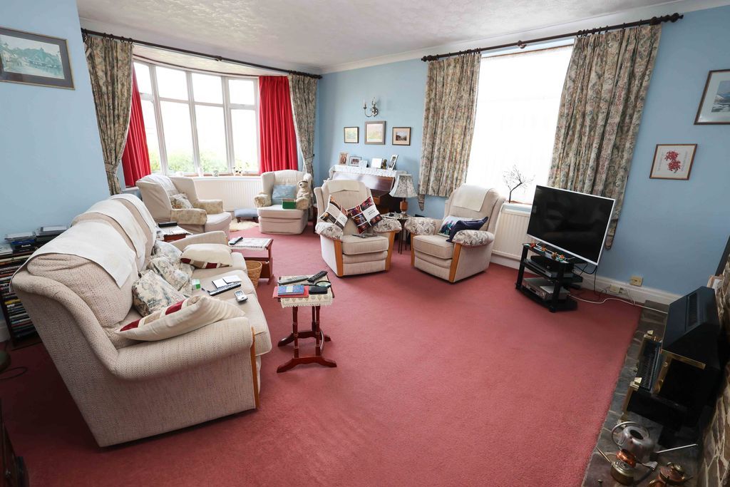 Property photo 2 of 34 Sitting Room