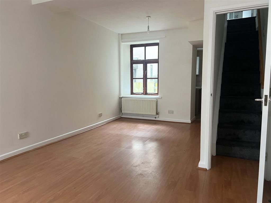 Property photo 2 of 9 Lounge