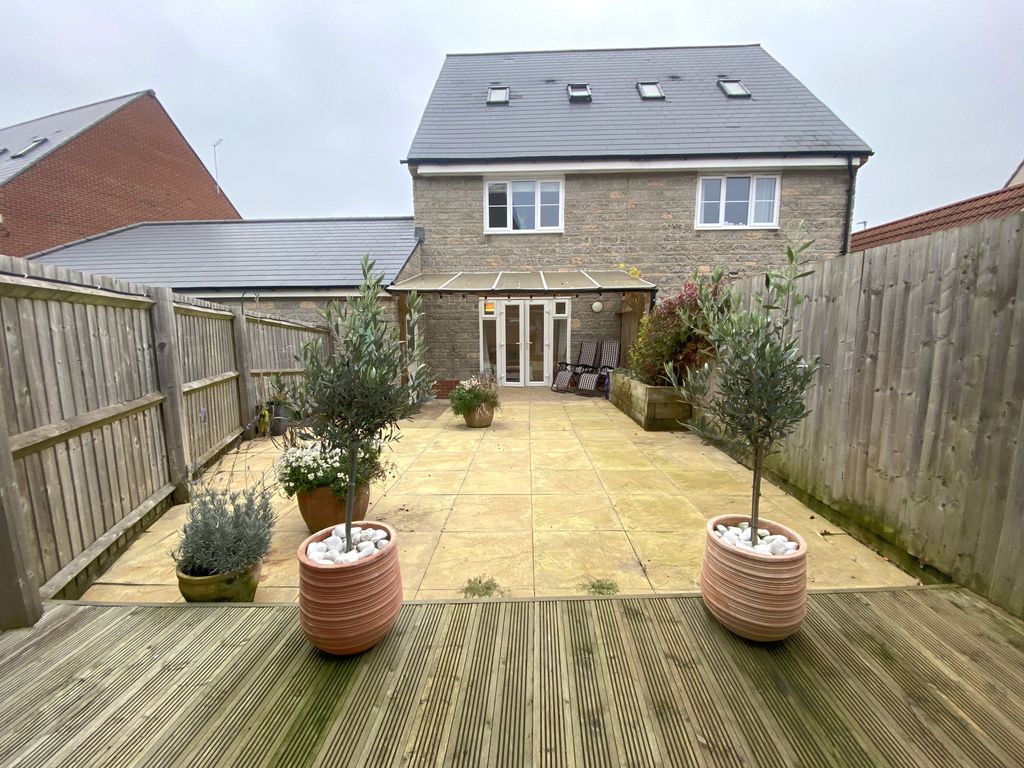 Property photo 2 of 23 Garden