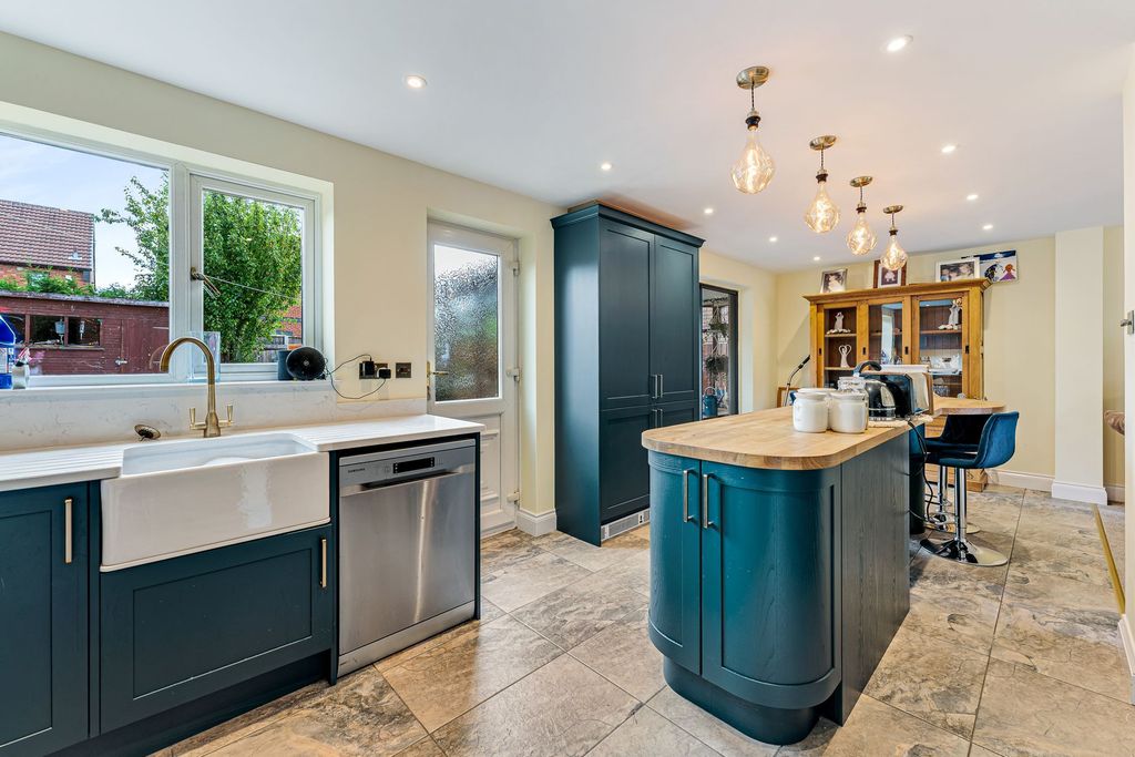 Property photo 3 of 31