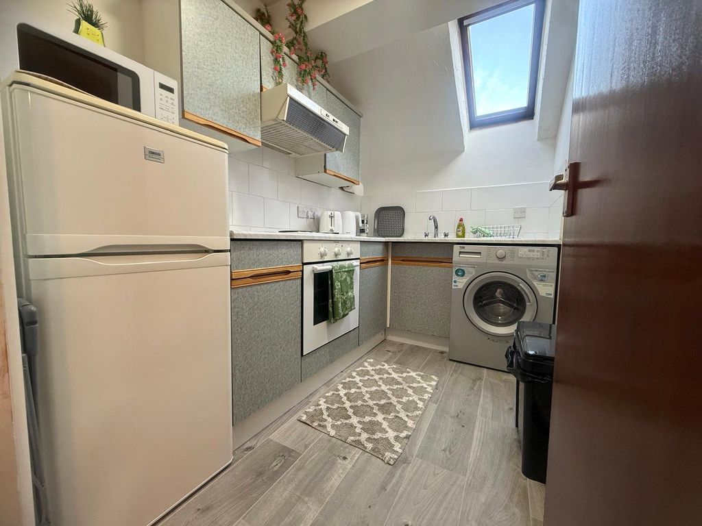 Property photo 3 of 7 Picture No. 13