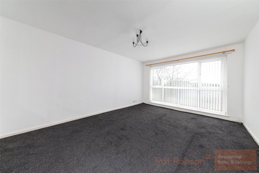 Property photo 3 of 12 Picture 3