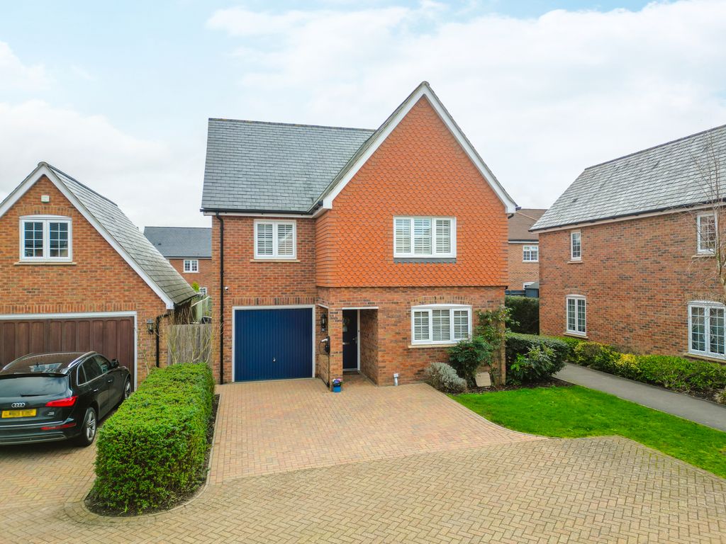 Property photo 1 of 27 Williamson Way, Pitstone