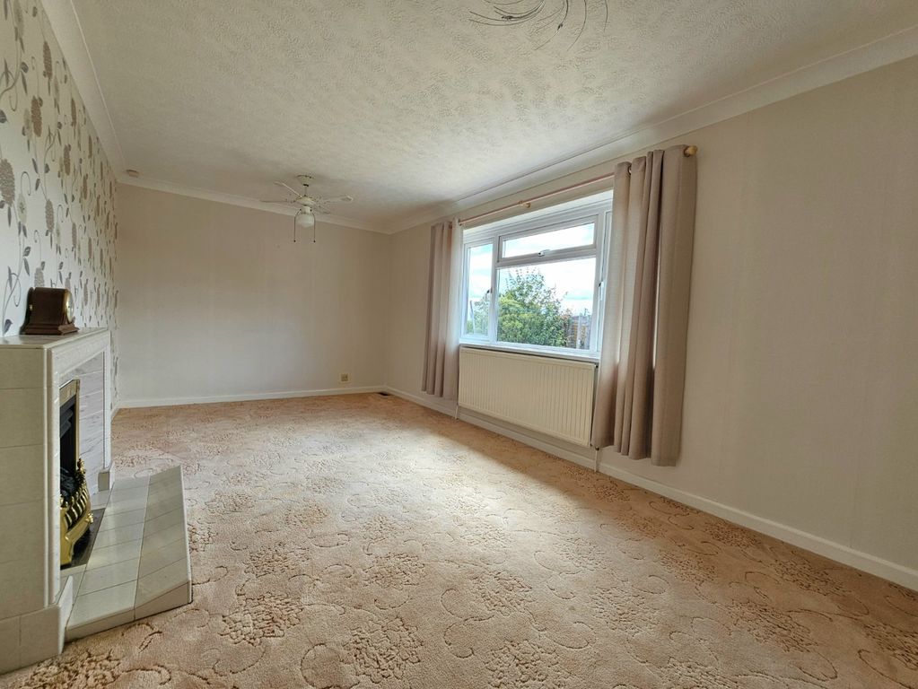 Property photo 3 of 12 Tiverton, Seddons