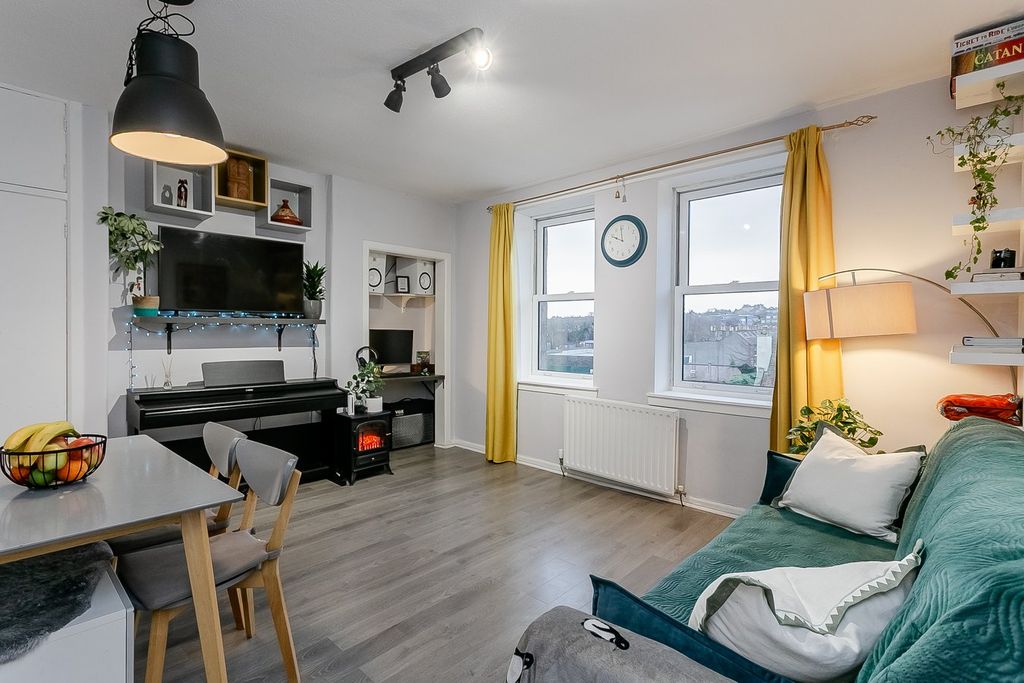 Property photo 2 of 21