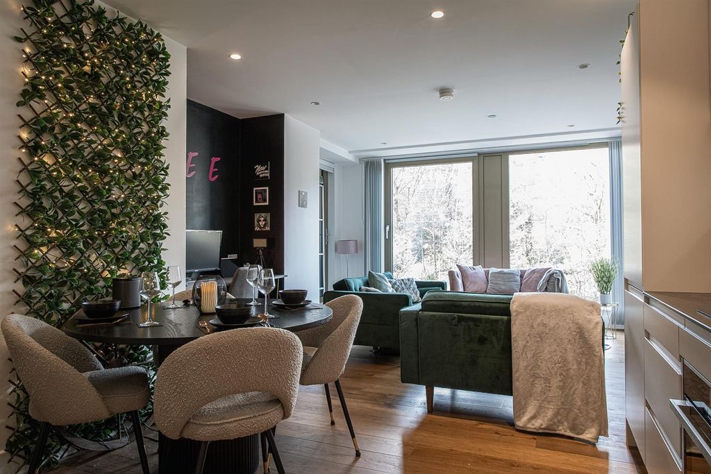 Property photo 2 of 25 Open Plan Living
