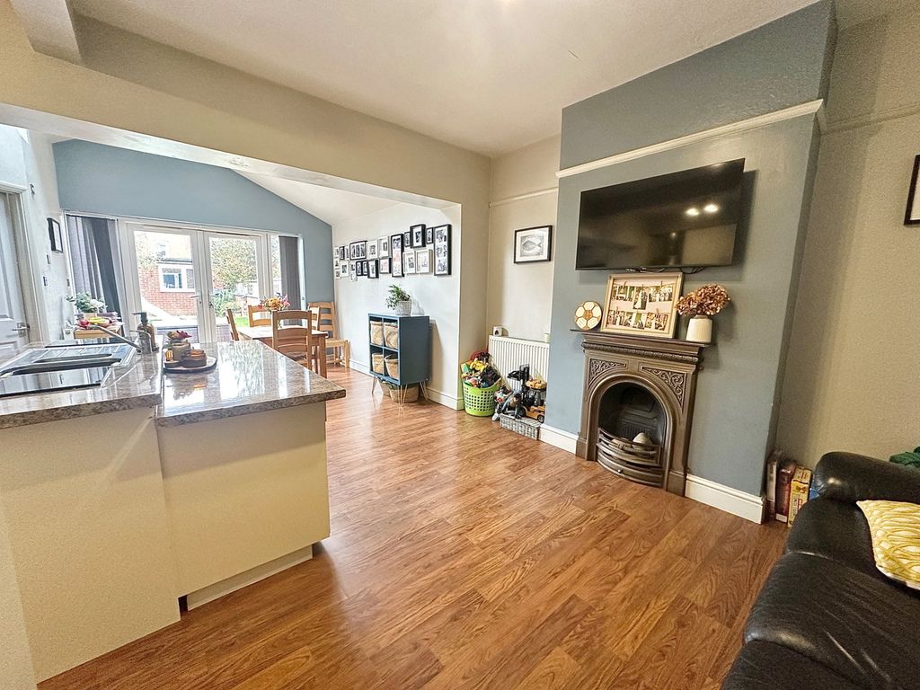 Property photo 2 of 25