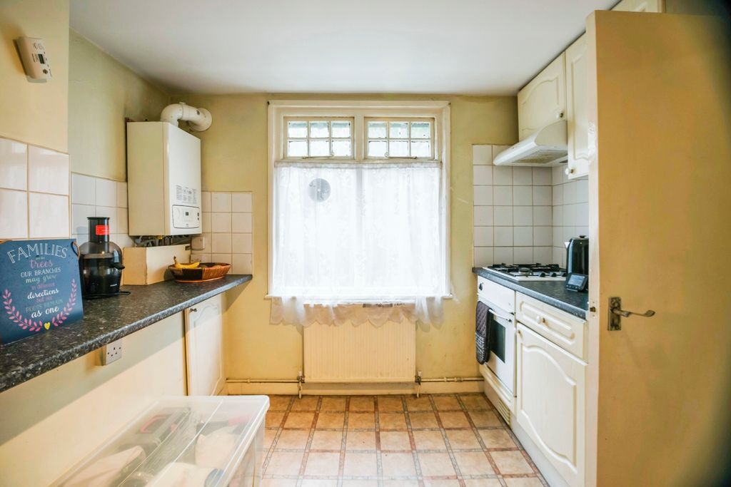 Property photo 3 of 14 Kitchen