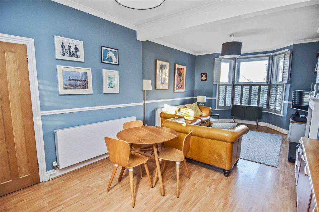 Property photo 2 of 33