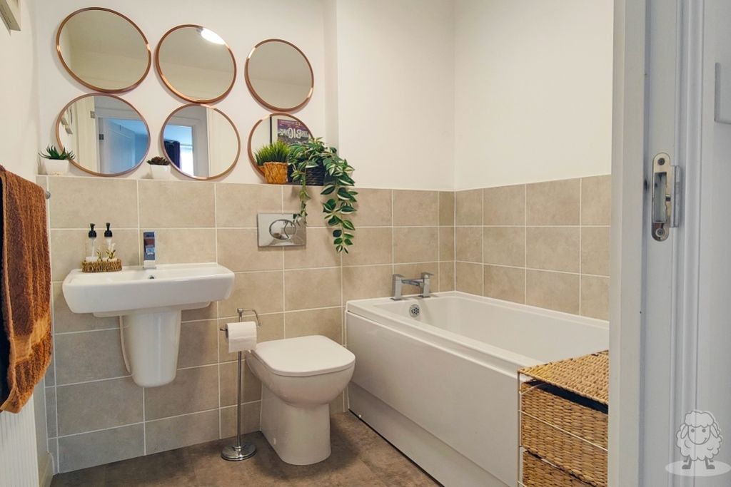 Property photo 3 of 8 Fam Bathroom
