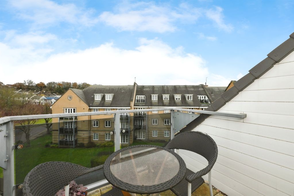 Property photo 3 of 14