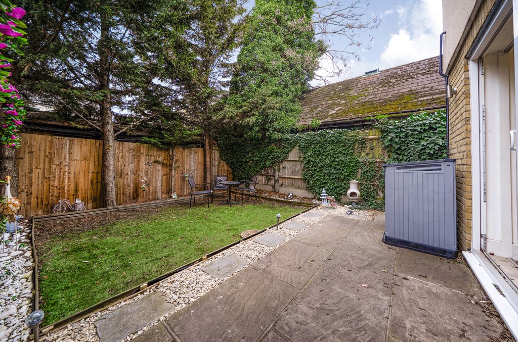Property photo 3 of 12 1429037-17-69c2c3...