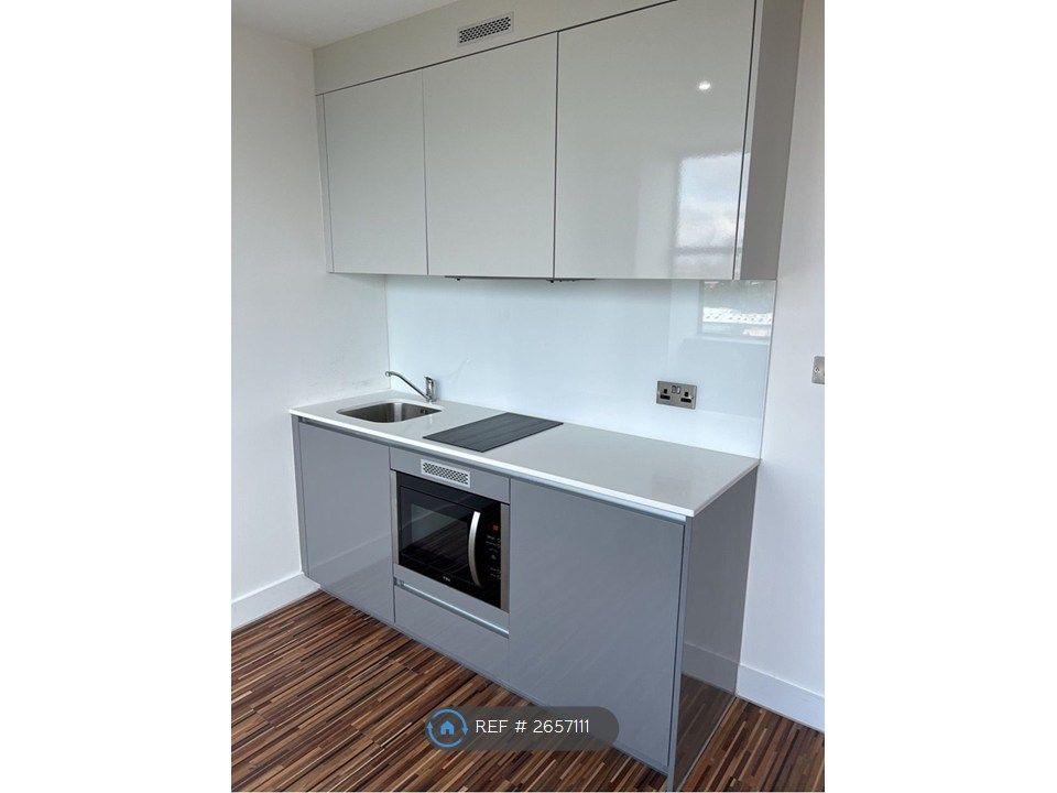 Property photo 3 of 25 Kitchen