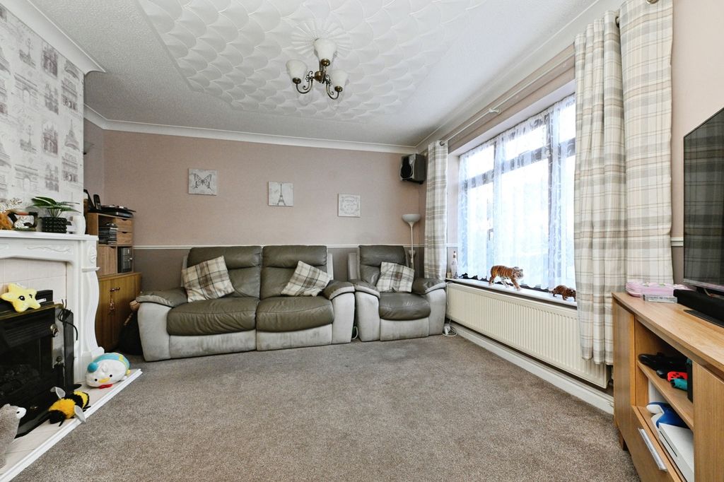 Property photo 3 of 17 Photo