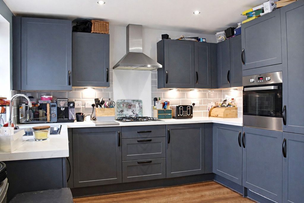 Property photo 2 of 13 Photo 12