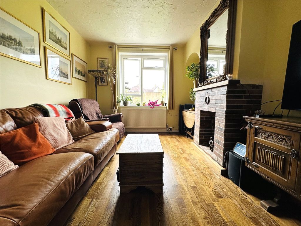 Property photo 2 of 9 Picture No. 11