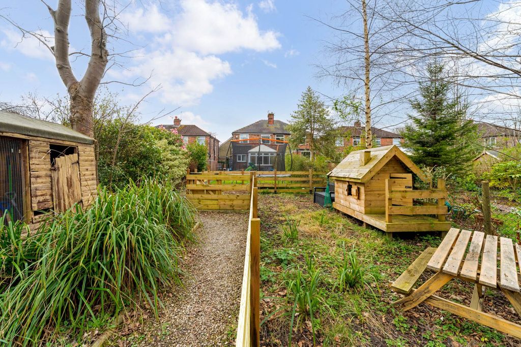 Property photo 2 of 31