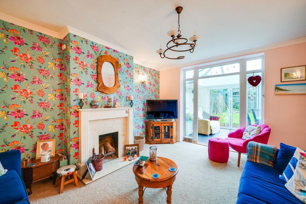 Property photo 2 of 25