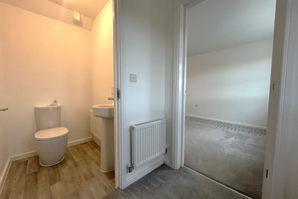 Property photo 3 of 14 WC