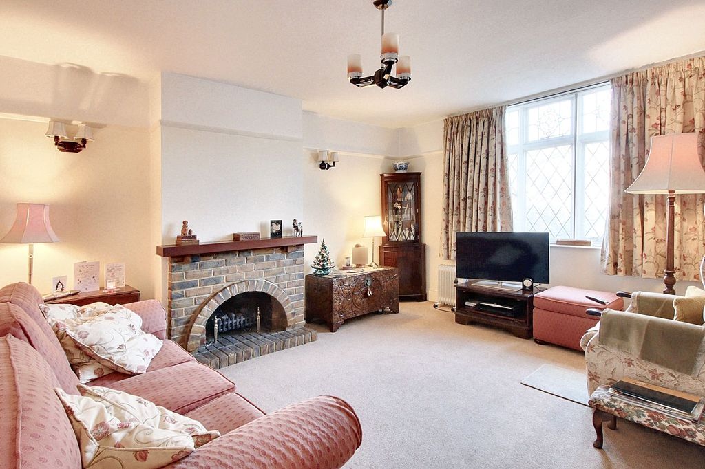 Property photo 2 of 12