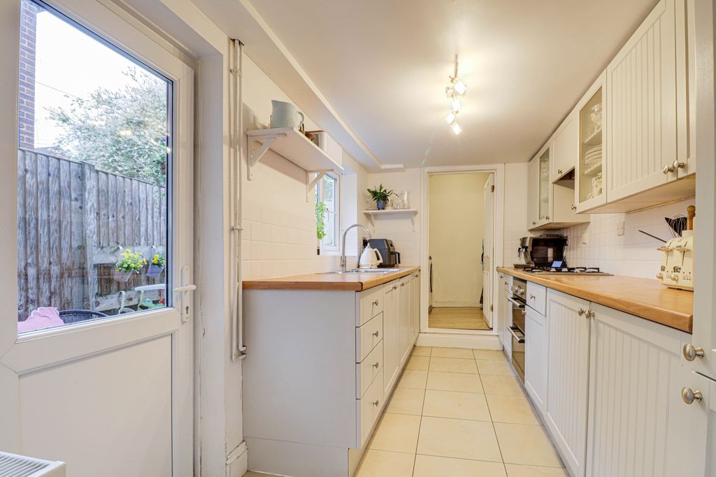 Property photo 3 of 19 Kitchen
