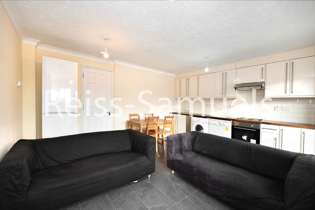 Property photo 3 of 38