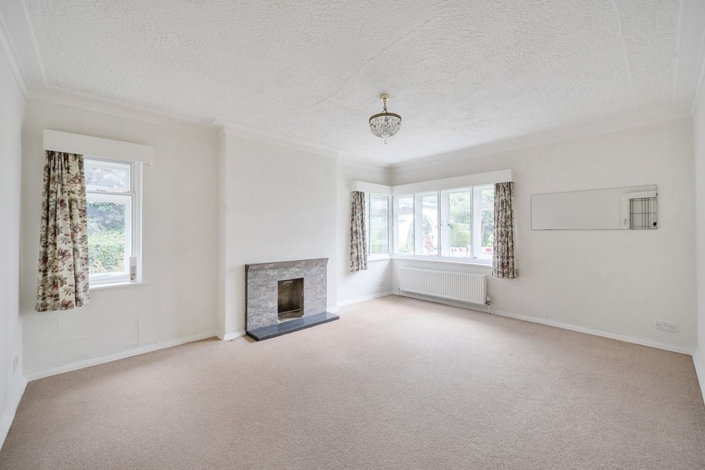 Property photo 2 of 19 1471255-12-6A2005...
