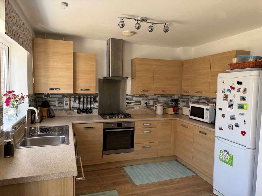 Property photo 2 of 11