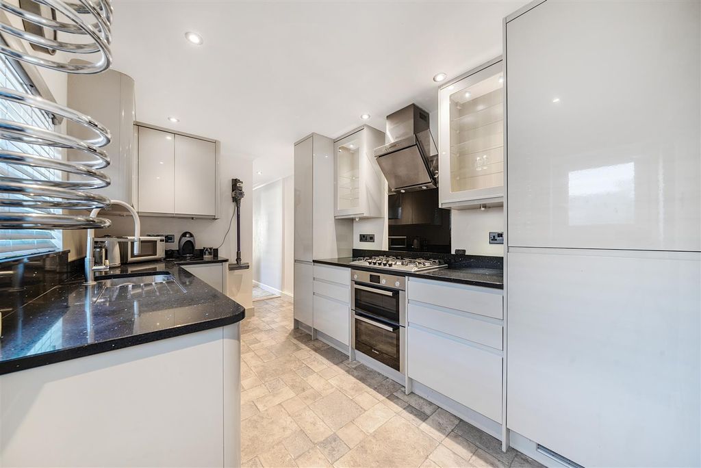Property photo 1 of 17 Kitchen