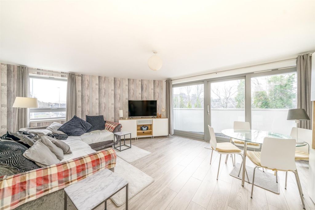 Property photo 2 of 16 14_7_Laidlaw_Court_Galashiels-03.Jpg