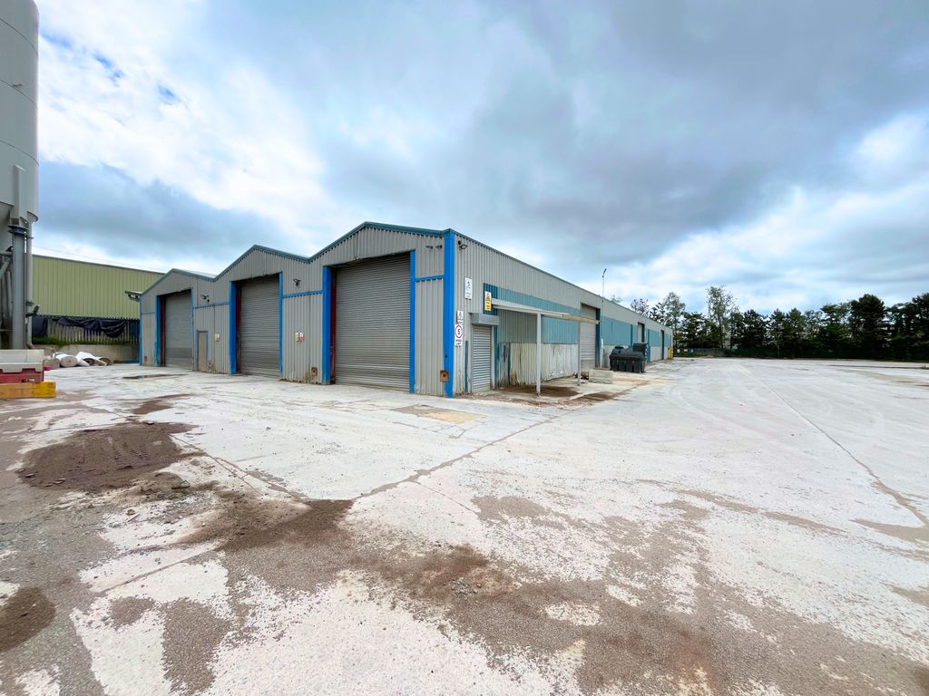 Property photo 1 of 6 Industrial /Warehouse Unit With Extensive Surfaced Yard