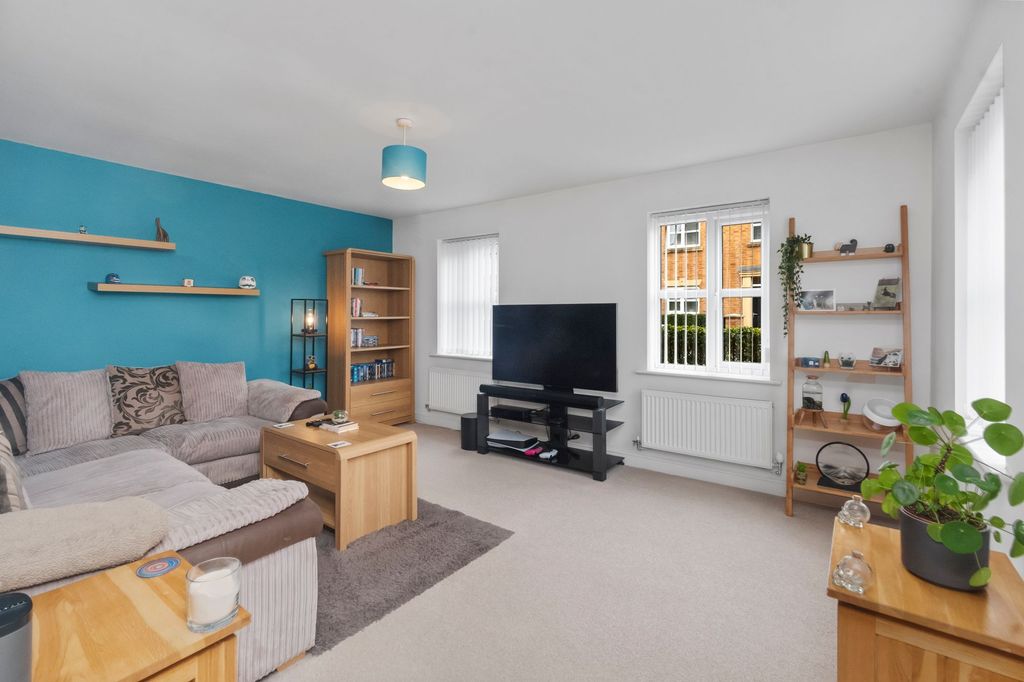 Property photo 2 of 21