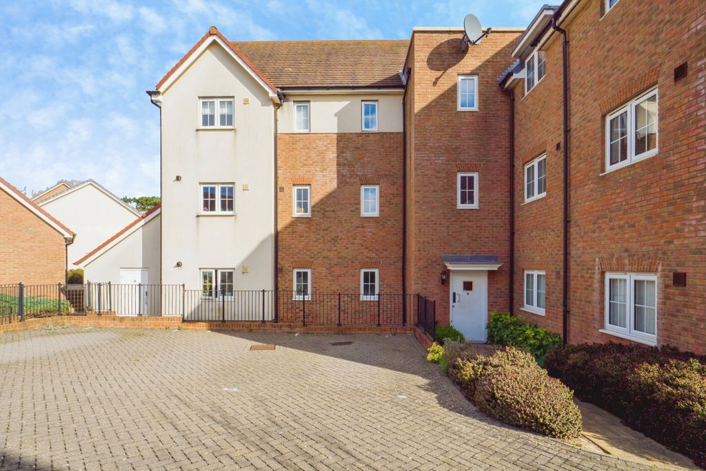 Property photo 2 of 20