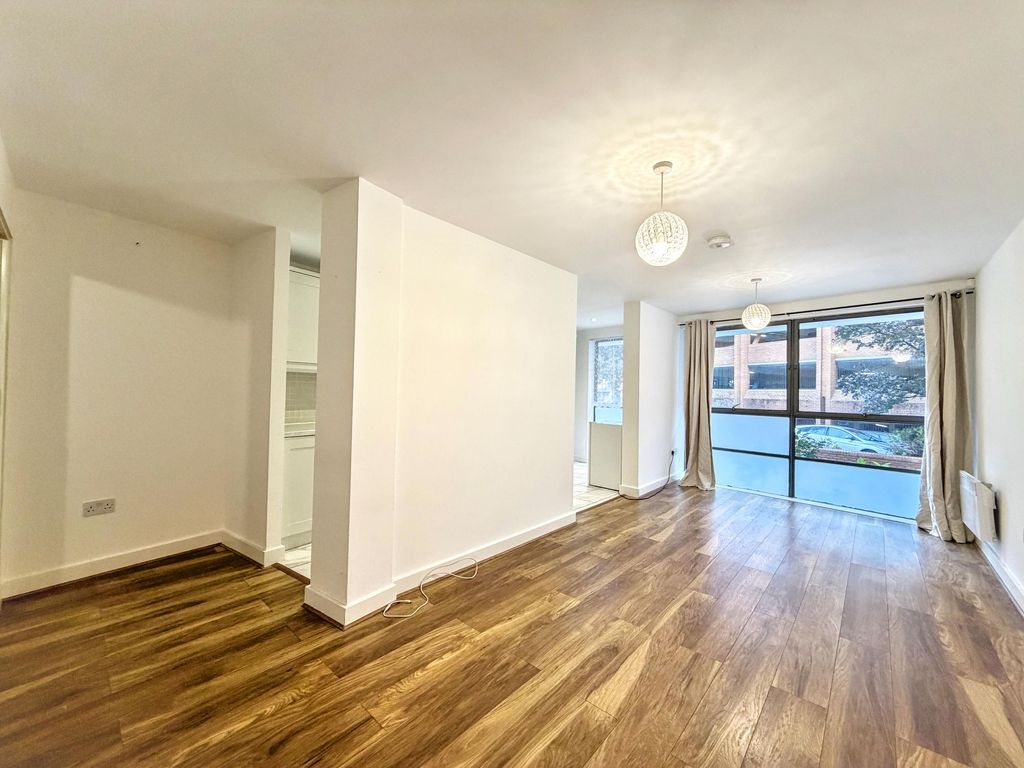Property photo 3 of 14 Lounge