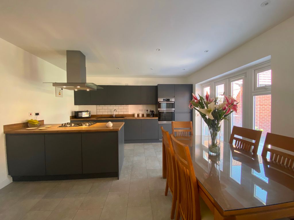 Property photo 2 of 33